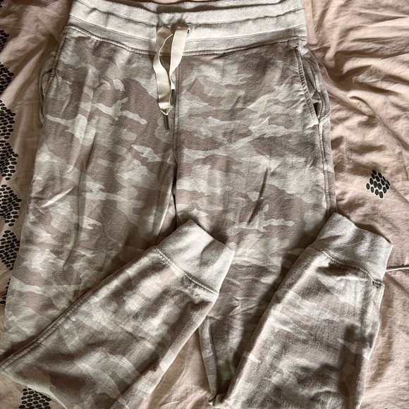Camo Athleta joggers - S - Never worn - Picture 7 of 7